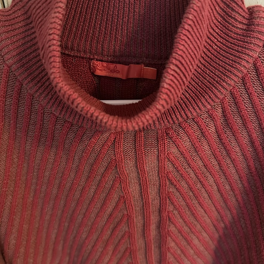 Women's Ribbed Turtleneck Sweater - Red